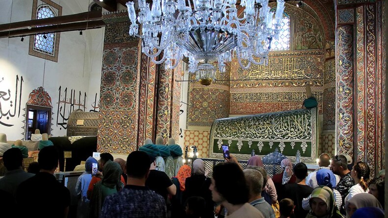 Mevlana Müzesi’nde hafta sonu yoğunluğu yaşanıyor