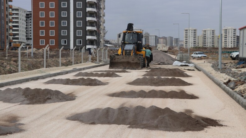 KARAKÖPRÜ’DE YENİ YOLLAR KİLİTLİ PARKEYLE DÖŞENİYOR