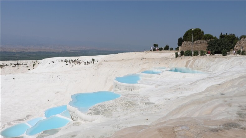 Pamukkale’yi 11 ayda 1,9 milyon kişi gezdi