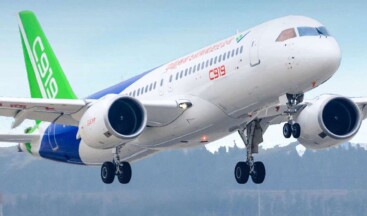 Çin’in yerli yolcu uçağı “C919″un ilk teslimatı yapıldı