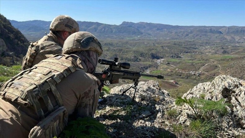 Hakurk ve Pençe-Kilit bölgelerinde 11 PKK’lı terörist etkisiz hale getirildi