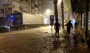 Antalya’da kuvvetli yağış sele neden oldu