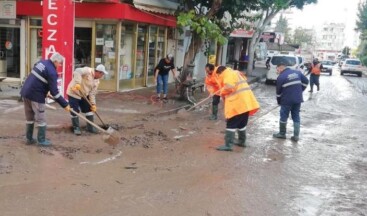 Antalya’daki selden etkilenen alanlarda temizlik çalışmaları devam ediyor