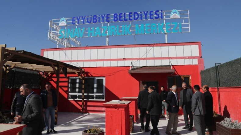 BAŞKAN KUŞ, EYYÜBİYELİ GENÇLERE MÜJDEYİ VERDİ