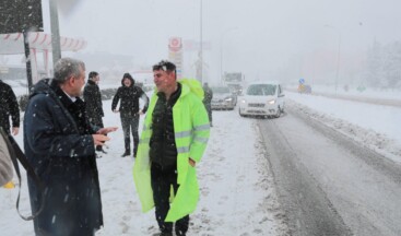 Başkan Beyazgül Sahada Karla Mücadele Çalışmalarını İnceledi