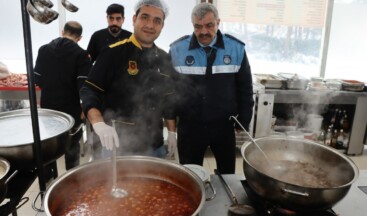 Şanlıurfa Büyükşehir Belediyesi Sokakta Kalan Evsiz Vatandaşların Umudu Oldu