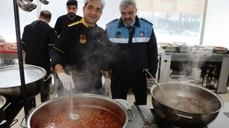 Şanlıurfa Büyükşehir Belediyesi Sokakta Kalan Evsiz Vatandaşların Umudu Oldu