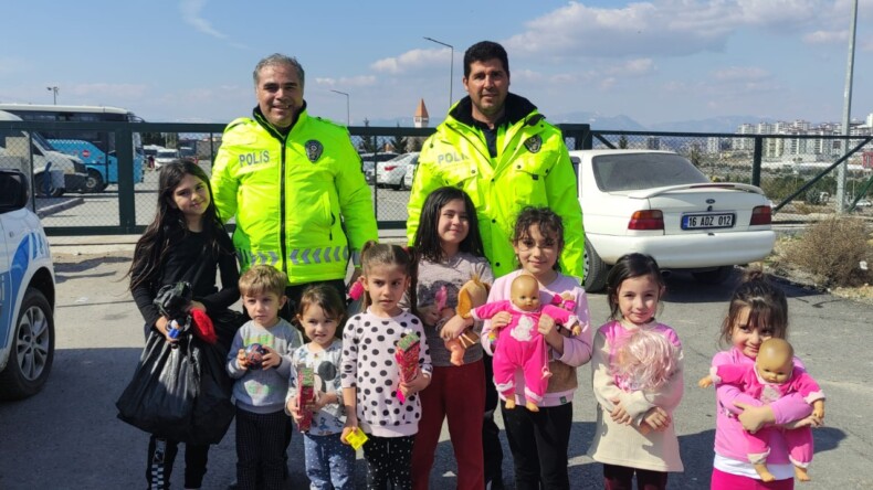 Polis durmadan yorulmadan vatandışın hizmetinde..