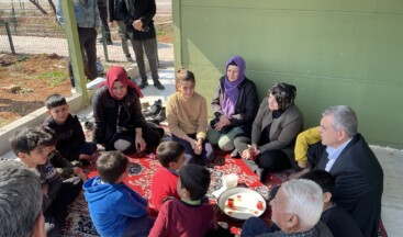 Sula ve Beyazgül, hobi bahçesindeki depremzedeleri ziyaret etti