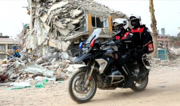 Deprem Bölgesinde Yunus Timleri Dar Sokaklarda Güvenliği Sağlıyor