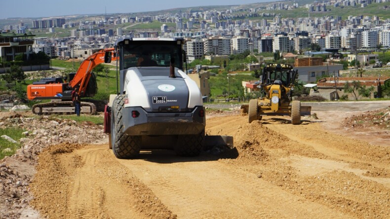 GÜLLÜBAĞ’A YENİ YOLLAR KAZANDIRILIYOR