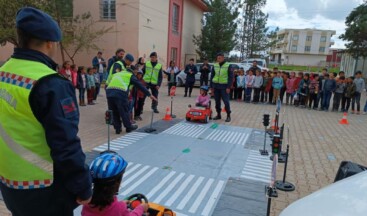 Jandarma trafik öğrencilere eğitim verdi