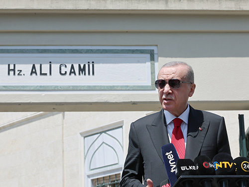 Cumhurbaşkanı Erdoğan, Cuma namazını Hazreti Ali Camii’nde kıldı