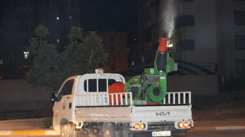 İlaçlama Ekipleri Gece Mesaisini Muhtarlarla Koordineli Yürütüyor