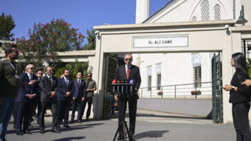 Cumhurbaşkanı Erdoğan, Cuma namazını Hz. Ali Camii’nde kıldı