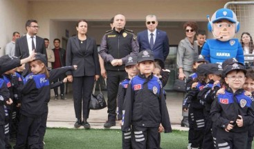 Şırnak’ta Polis ve Çocuklar Gökyüzünü Birlikte Şenlendirdi