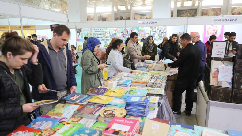 Şanlıurfa Kitap Fuarı Kültür Şölenine Dönüştü