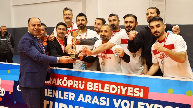 KARAKÖPRÜ’DE ÖĞRETMENLER ARASI VOLEYBOL TURNUVASI TAMAMLANDI