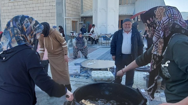 Çünürlü hanımlardan cami inşaatına destek