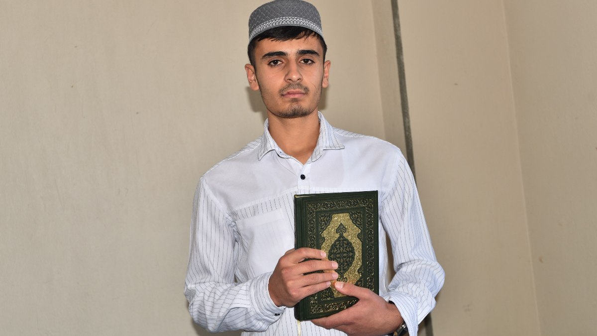 Bitlis'te azimli genç, 4 ayda hafız oldu