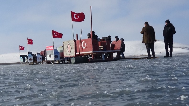 Kars Çıldır Gölü’nde atlı kızak keyfi sezonu açıldı