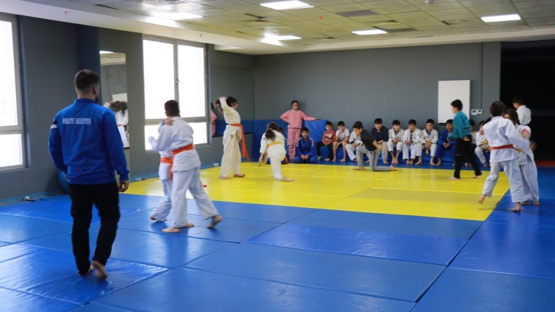 JUDO KURSU, ÇOCUKLARDAN YOĞUN İLGİ GÖRÜYOR