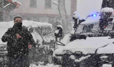 Hakkari Polisi Kar Kış Demeden Görev Başında