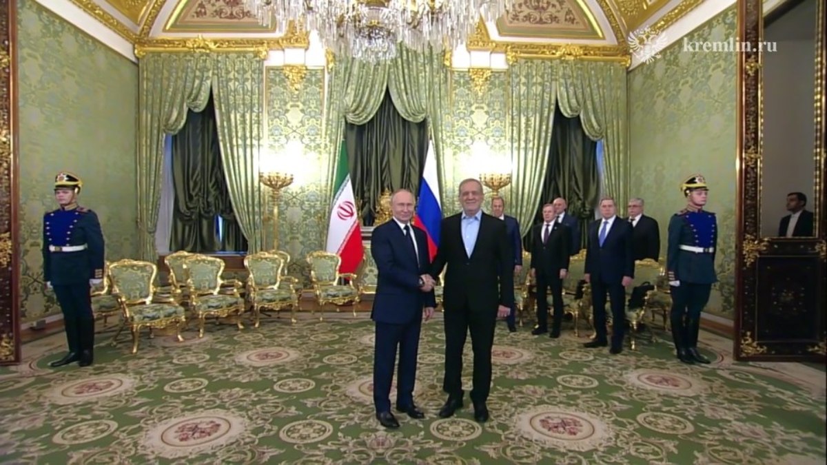 Putin, İran Cumhurbaşkanı Pezeşkiyan'ı ağırladı