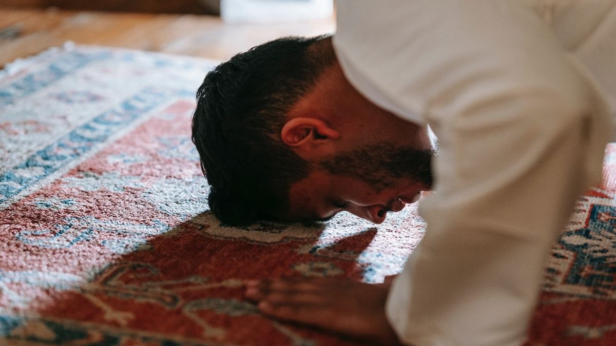 Vakti geçmiş namazların kazası nasıl kılınır?