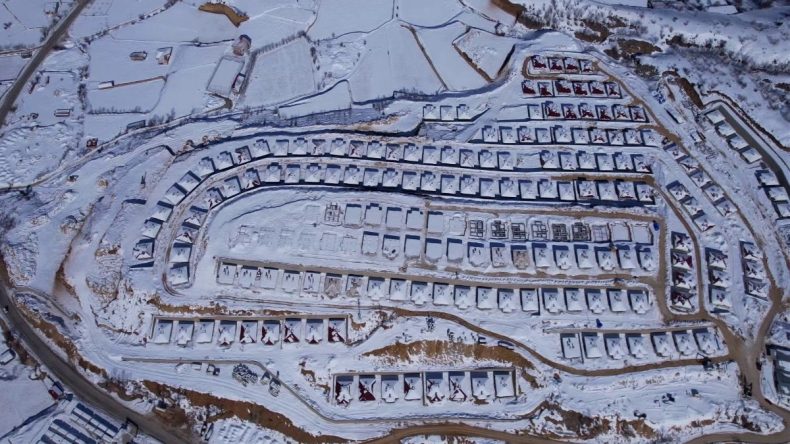 Adıyaman’da beyaza bürünen köy evlerinden görsel şölen