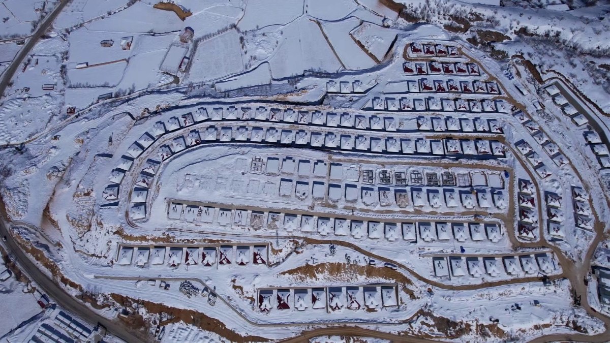 Adıyaman'da beyaza bürünen köy evlerinden görsel şölen