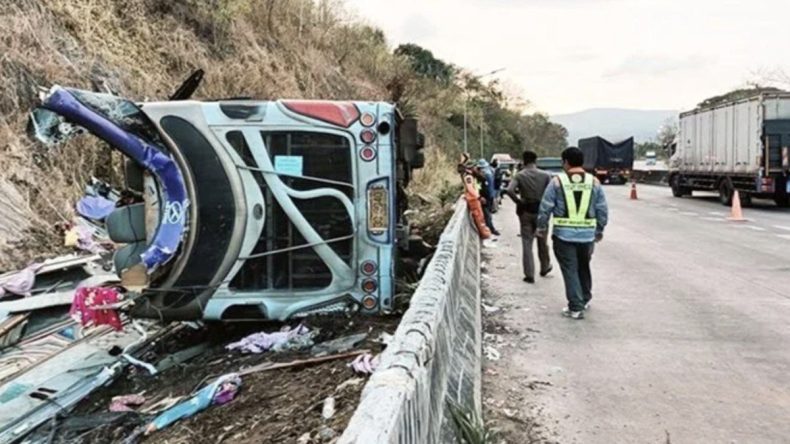 Tayland’da otobüs devrildi: 18 ölü, 31 yaralı