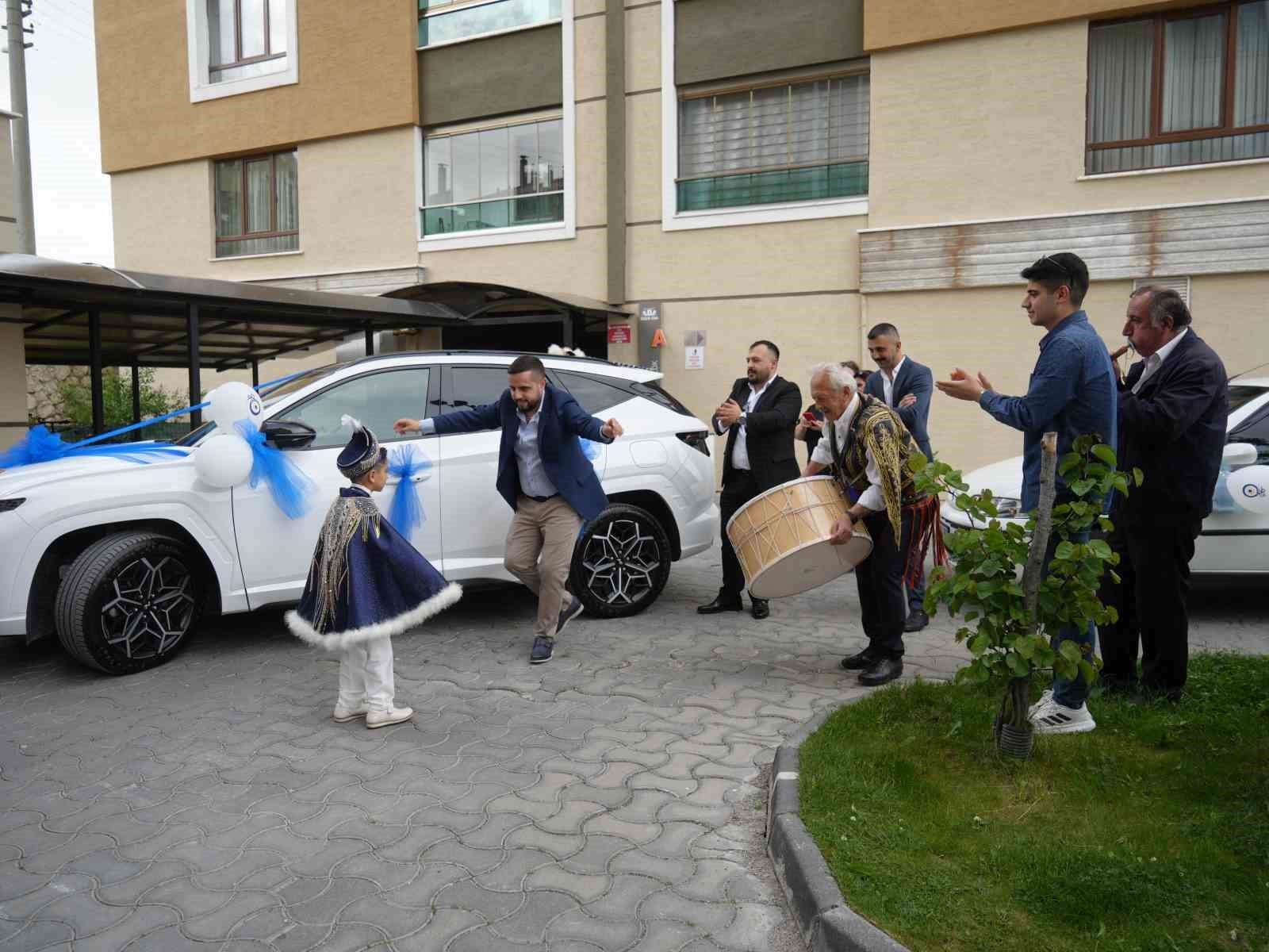 ŞEHİT OĞLUNA JANDARMA VE POLİS EKİPLERİNDEN ÖZEL KONVOY