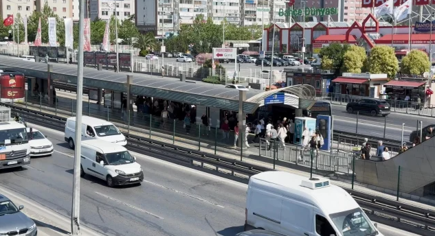 Metrobüsteki Tartışma Cinayetle Sonuçlandı: 22 Yaşındaki Ferdi Aras Hayatını Kaybetti