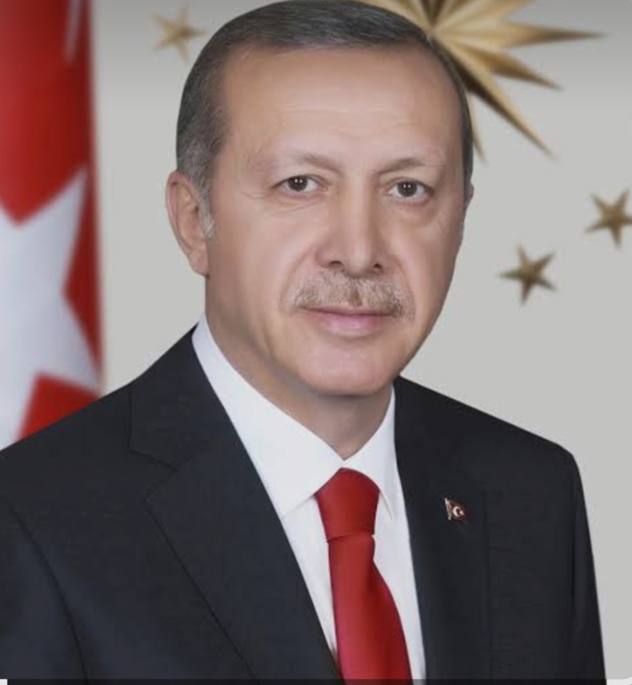 AK PARTİ’Lİ SİYASETÇİLERLE AKP’LİLER ARASINDAKİ FARK